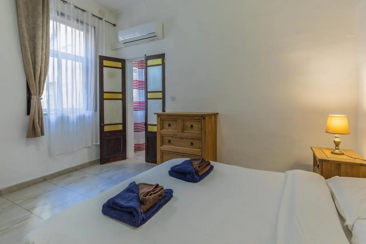 Bormla - Comfortable Two Bedroom Apartment Cospicua