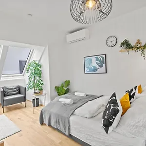  Apartament 1 Min To Public Transport - 3 Min To Supermarket And Pharmacy - On-site Parking For 19,90 Eur Austria